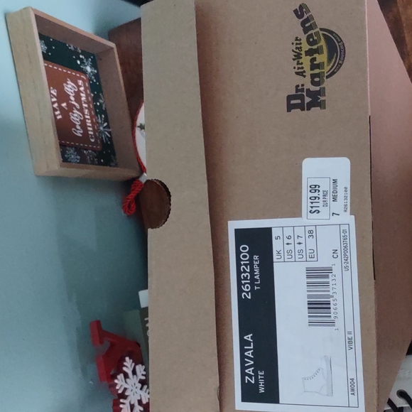 🚫 SOLD 🚫Like new white Dr. Martens size 7 - Picture 6 of 7